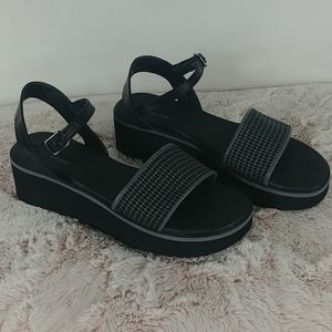 Skechers Luxe Foam Sandals